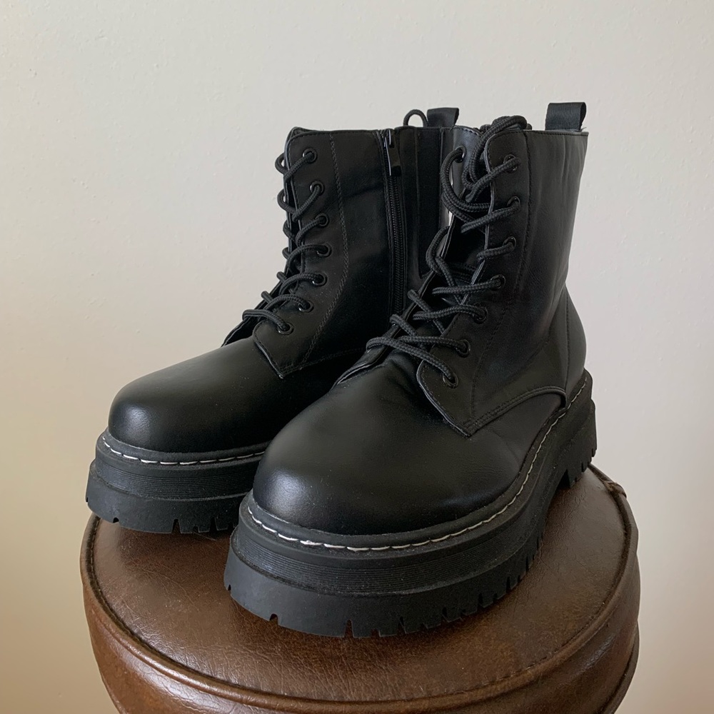 Torrid - PLATFORM COMBAT BOOT - FAUX LEATHER BLACK (WW)